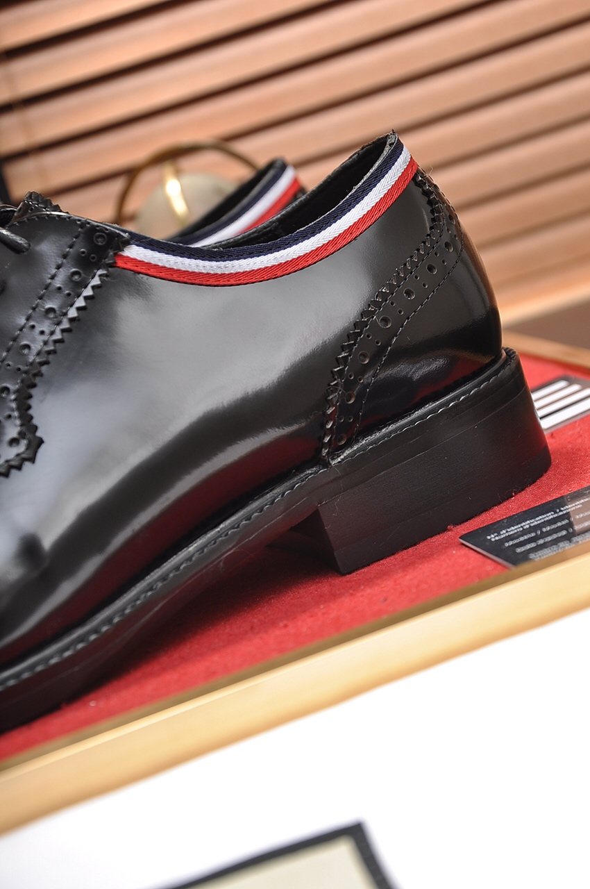 Gucci Black Burgundy Trim Lace-Up Dress Shoes — detail