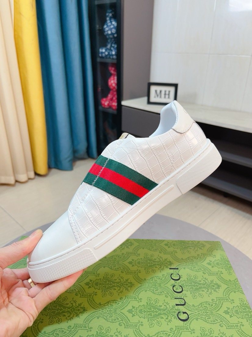 Gucci Men's Stripe Low-Top Sneakers — front